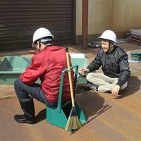 285x365x675mm 大型ちりとり(腰かけ)_選択画像04