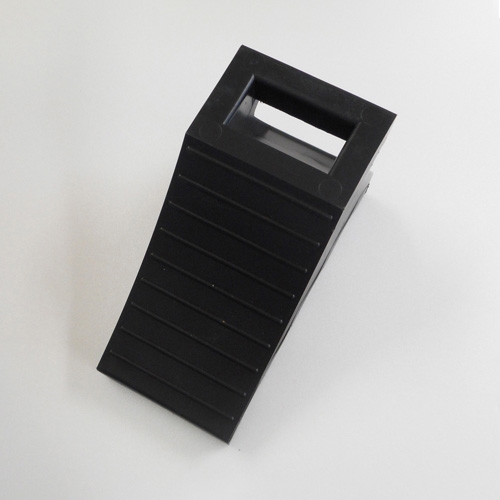 110x235x125mmタイヤストッパー黒ヒモ付1組_画像02