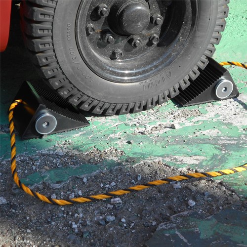 75x123x68タイヤストッパー(磁石ヒモ付/1組_画像04